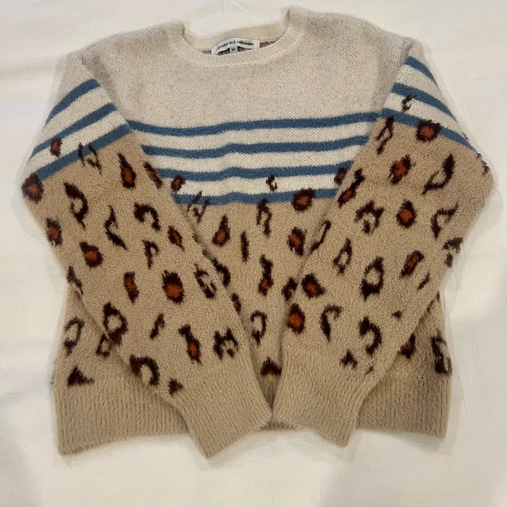 Cyndi Leopard Sweater by cupcakes and cashmere - Picture 4 of 9